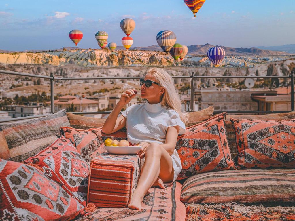 Cappadocia in 3 Days: Balloons, Valleys & Cave Stay
